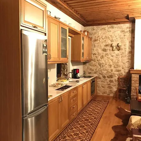 Kamari Villa *